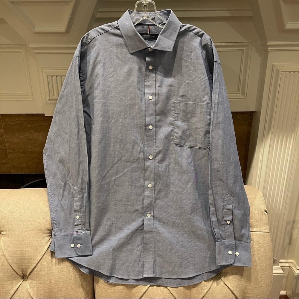 A: Men’s Tommy Hilfiger Blue Button up Dress shirt Sz XL